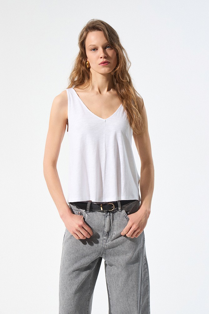 Sleeveless V top