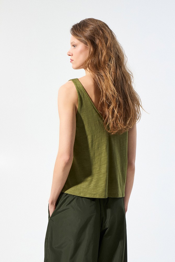 Sleeveless V top
