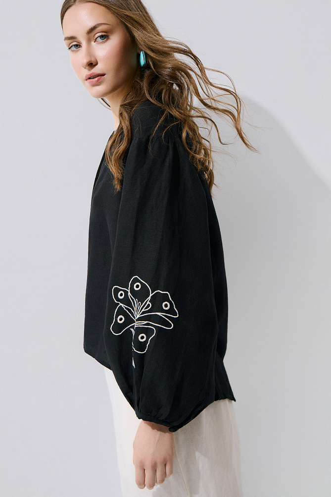 Blouse with embroidered details