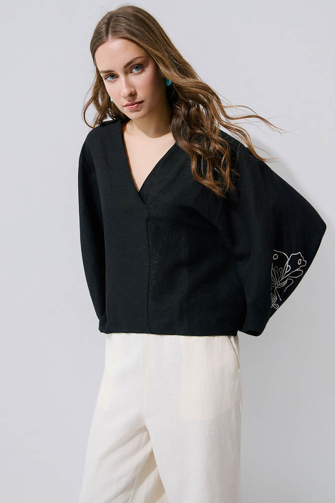 Blouse with embroidered details