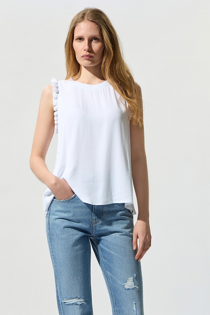 Sleeveless blouse with frill