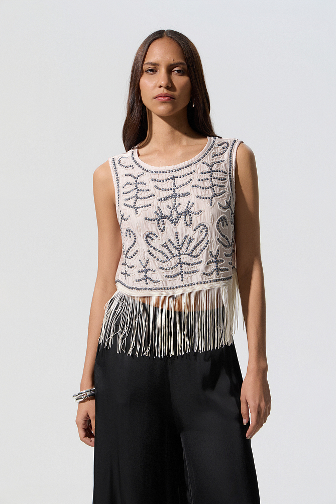Sleeveless crop top with fringes