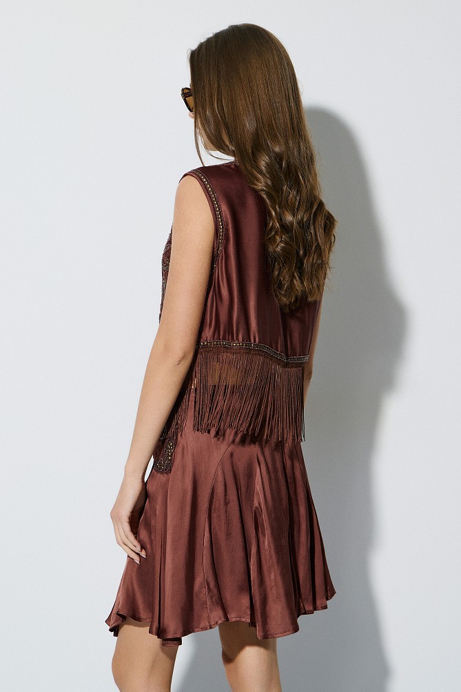 Sleeveless crop top with fringes