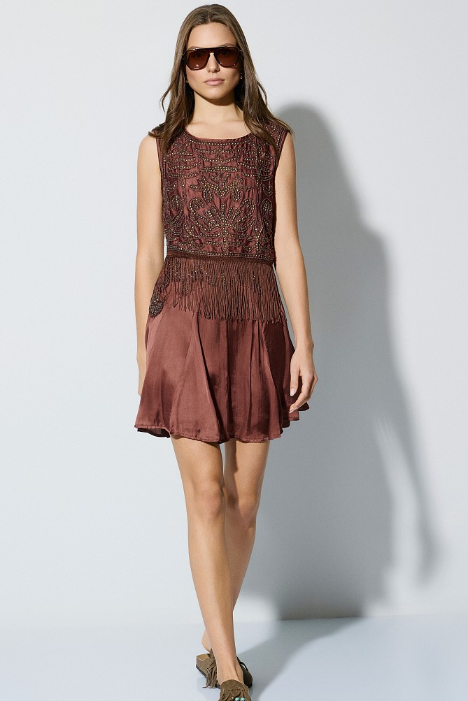 Sleeveless crop top with fringes