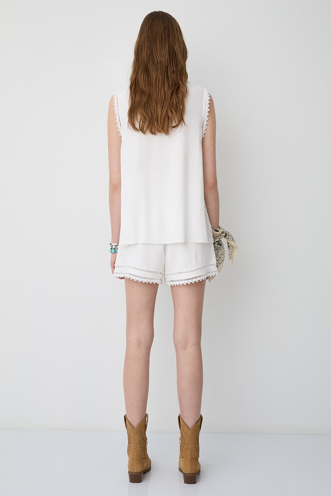 Blusa sin mangas con encaje
