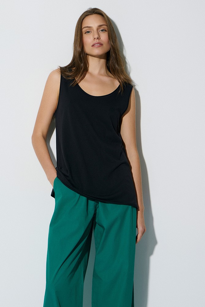 Sleeveless blouse