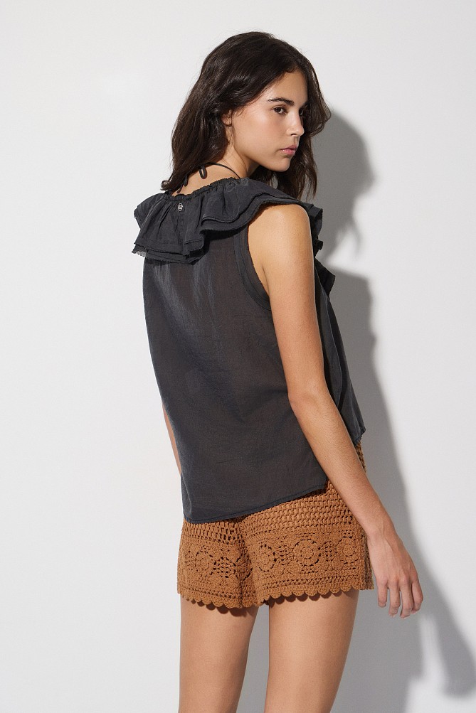 Sleeveless blouse with ruffles