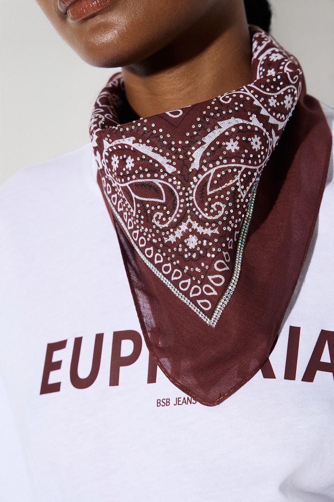 Camiseta estampada pañuelo
