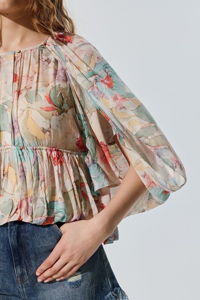 Bluză stil capă cu print floral