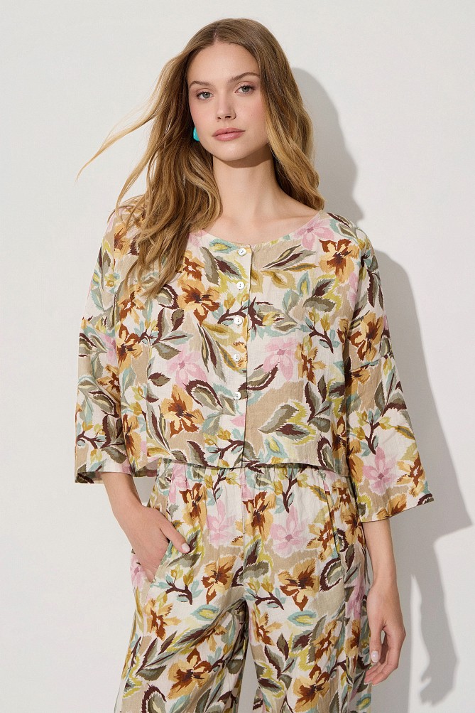 Linen floral blouse with 3/4 sleeves