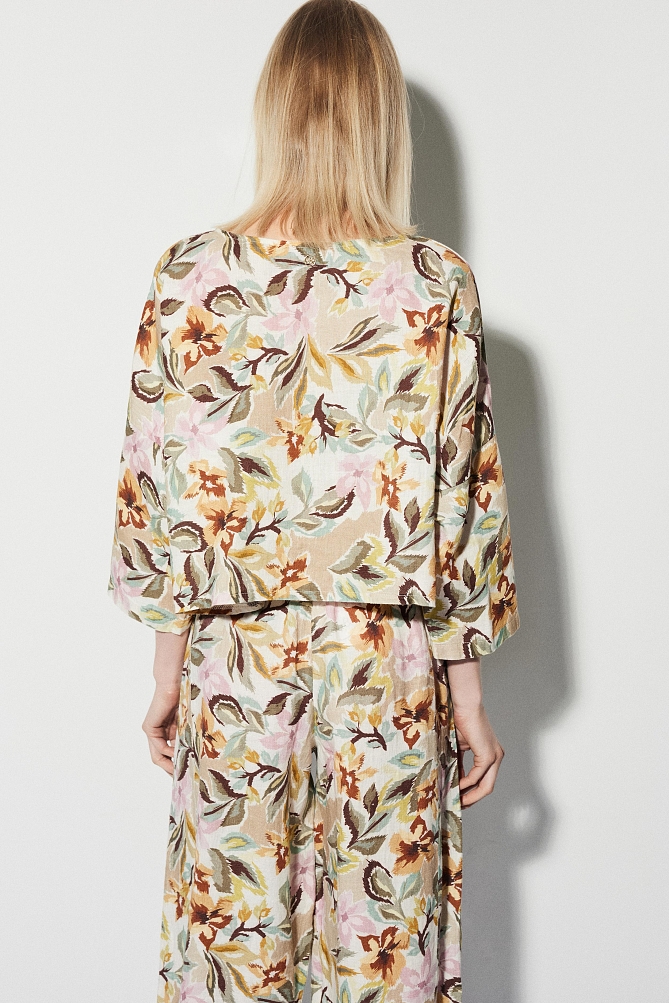 Linen floral blouse with 3/4 sleeves
