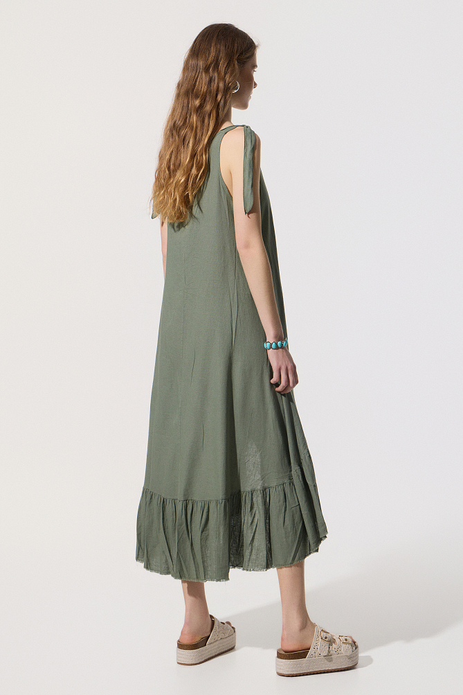 Maxi dress with an asymmetric hem and ruffles