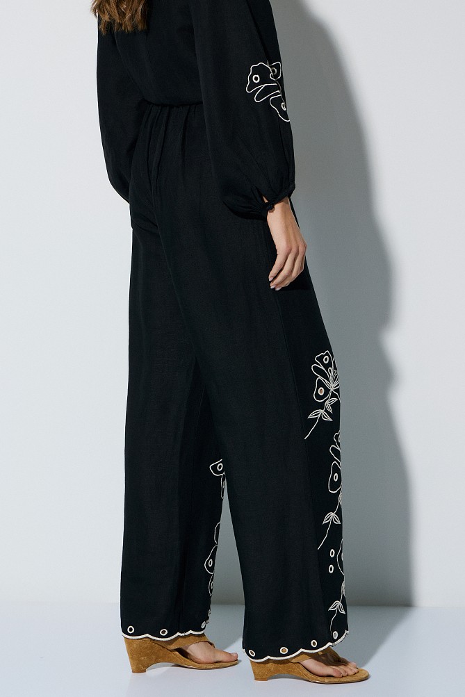Wide-leg pants with embroidered details