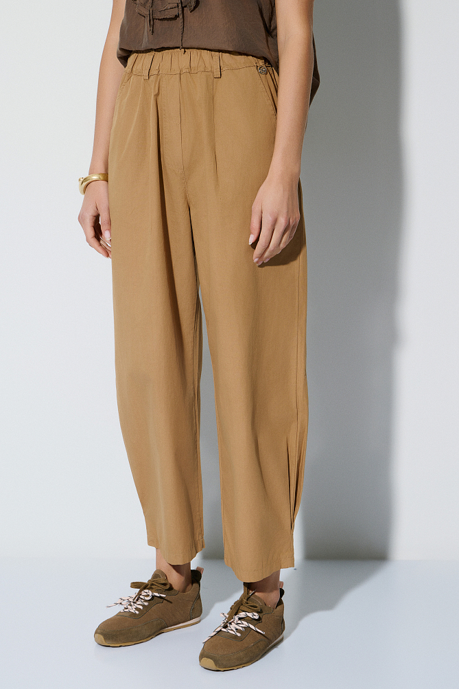 High-waisted poplin trousers