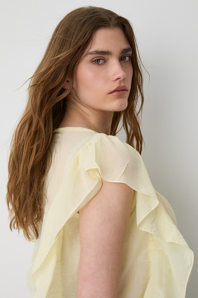 Short-sleeve tunic with ruffles