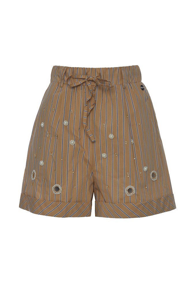 Pantaloni scurți cu detalii decorative