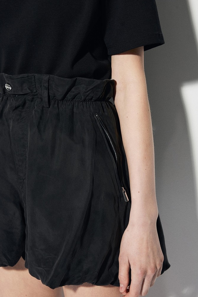 Pantalones cortos de cintura alta con corte globo