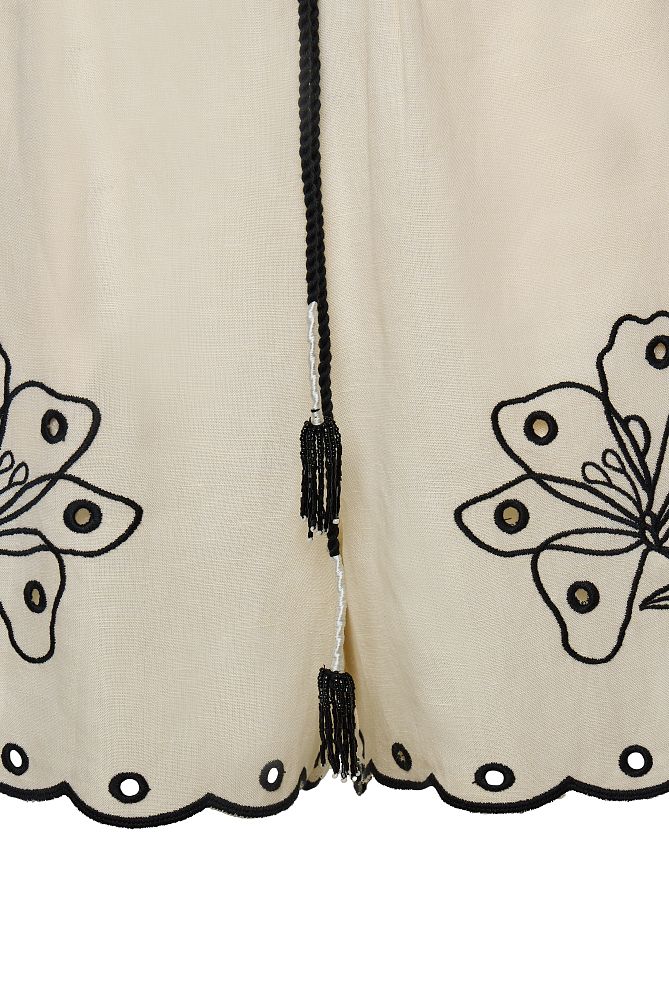 High-waisted shorts with embroidered details