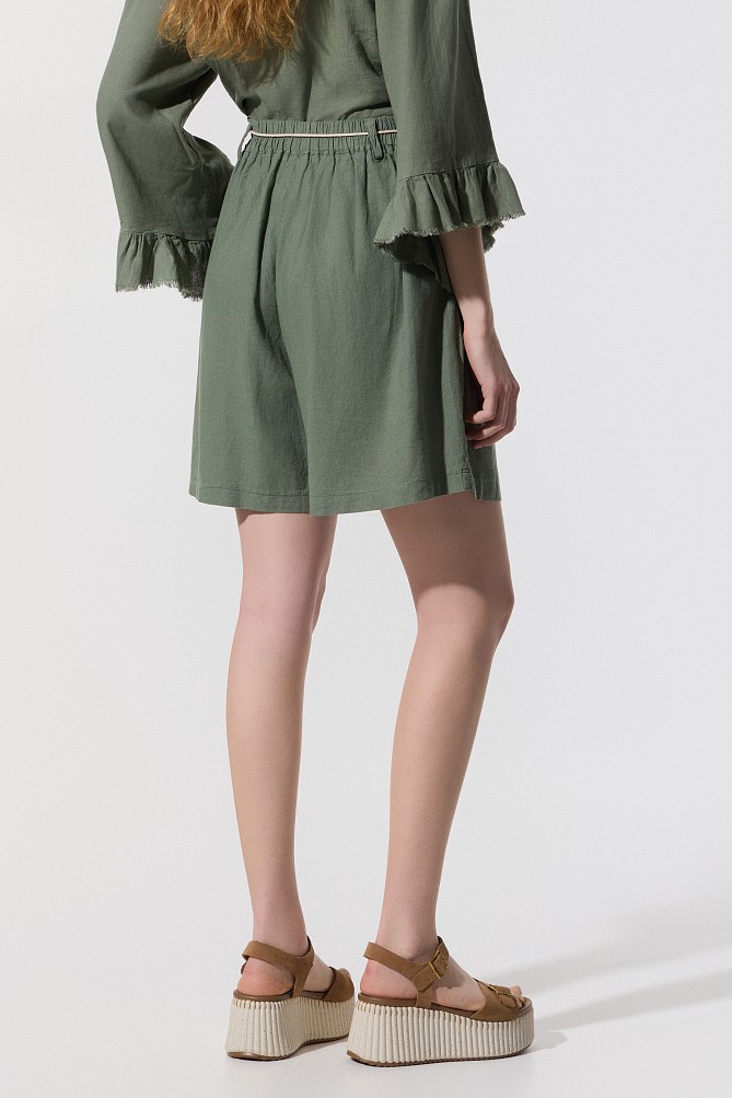 High-waisted linen-look shorts
