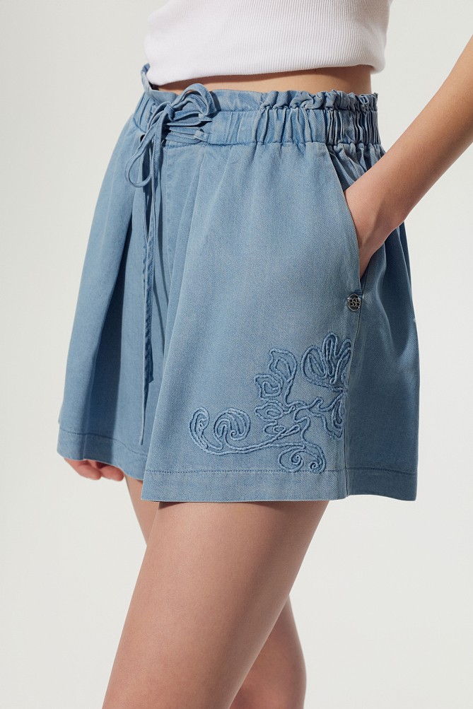Pantaloni scurți cu broderie