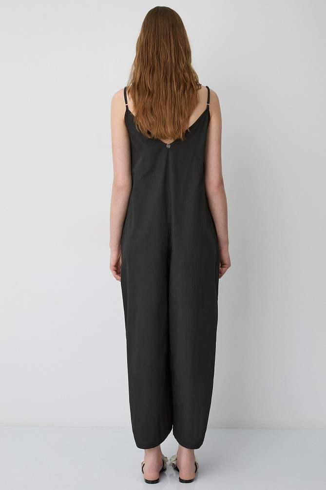 Jumpsuit with an applique flower