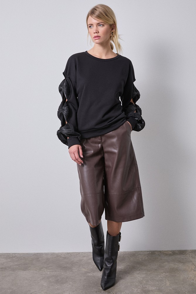 Blouse with bows on the sleeves