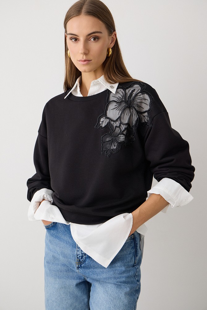 Sweatshirt with motive