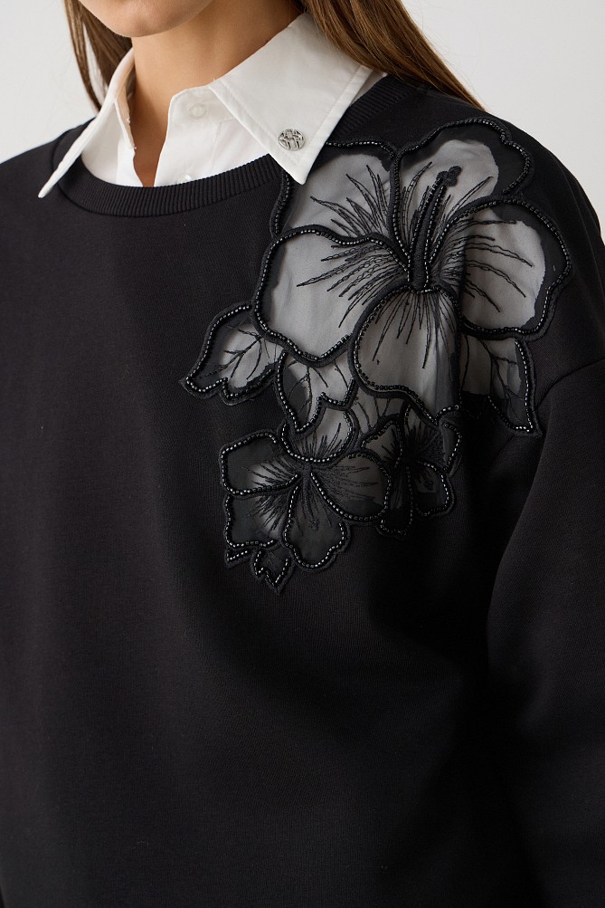 Sweatshirt with motive