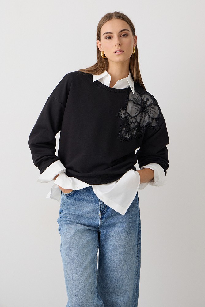 Sweatshirt with motive