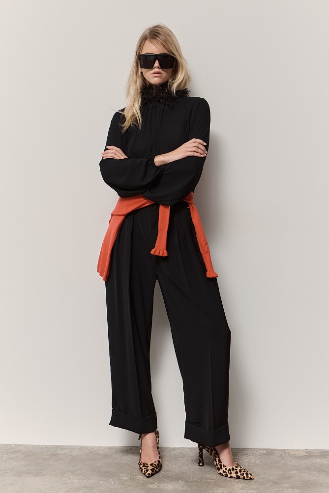 Long sleeves blouse with feathers