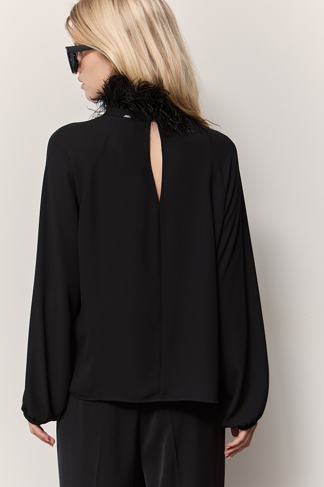 Long sleeves blouse with feathers