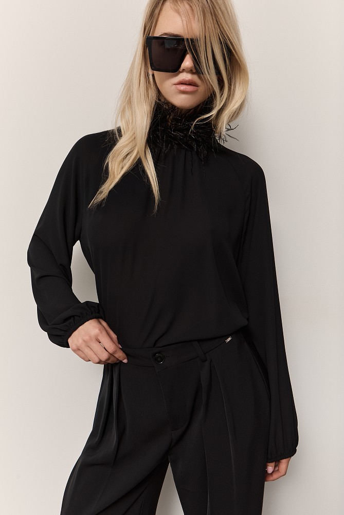 Long sleeves blouse with feathers