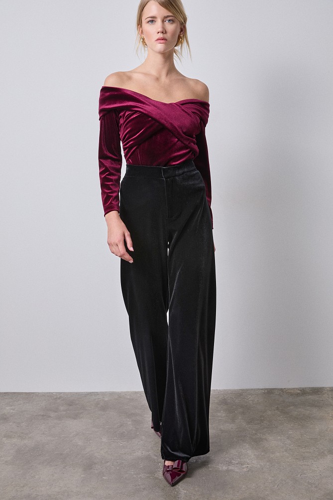 Velvet off-shoulders blouse