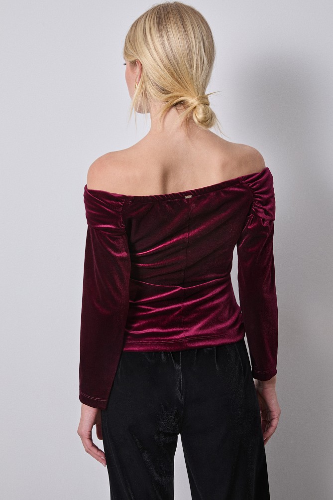 Velvet off-shoulders blouse