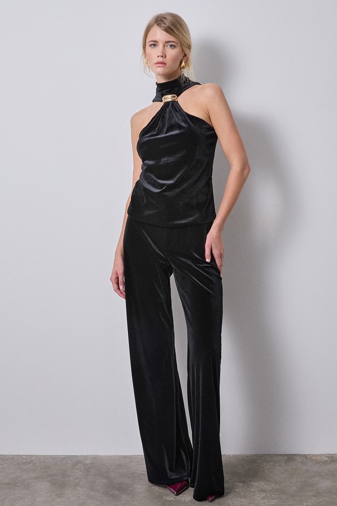 Sleeveless velvet top with hoop