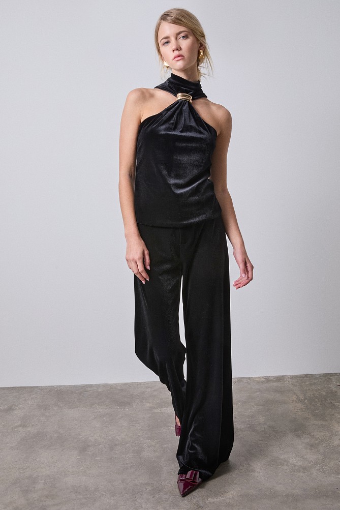 Sleeveless velvet top with hoop