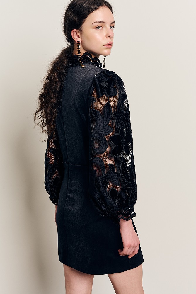 Μίνι βελούδινο διάτρητο φόρεμα