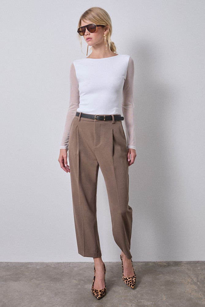 Barrel trousers with belt