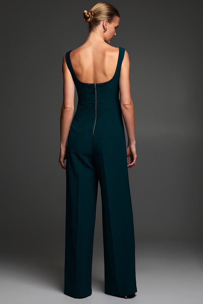 Ολόσωμη φόρμα με κορσέ και ίσια γραμμή