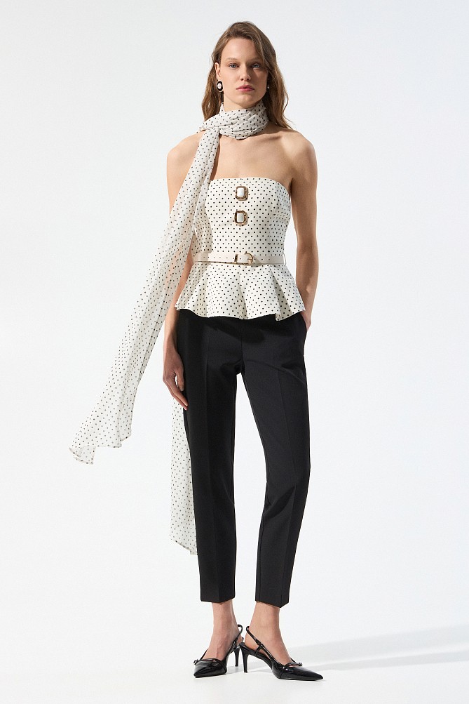 Trousers with bejeweled buttons