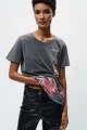 Camisa estampada con pedrería