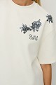 T-shirt με διακοσμητικές χάντρες