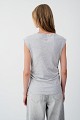Sleeveless blouse with rhinestone