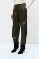Pantaloni Joy barrel cu efect de piele