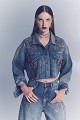 Chaqueta de mezclilla con detalles bordados