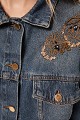 Chaqueta de mezclilla con detalles bordados