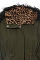 Παρκά με γούνινη επένδυση σε animal print