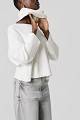 Sweater with a detachable collar