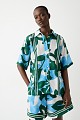 Printed short-sleeve shirt with a linen look