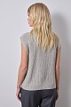 Sleeveless sweater with knitted flowers